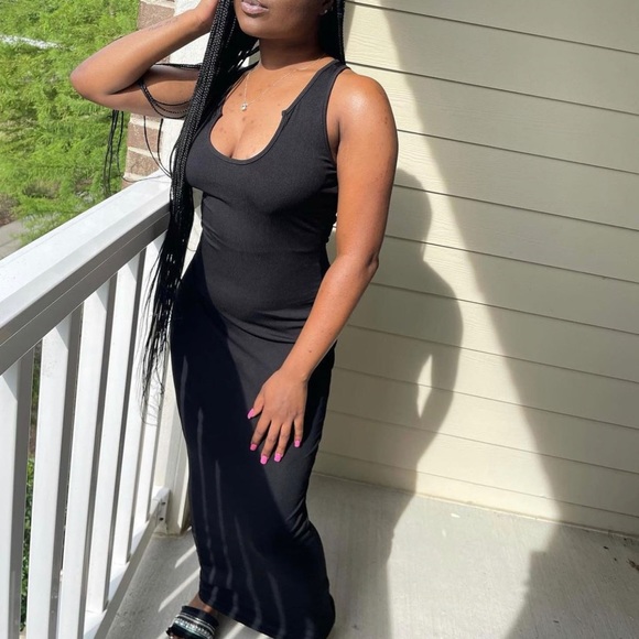 Long fitted Maxi Dress - Picture 1 of 15